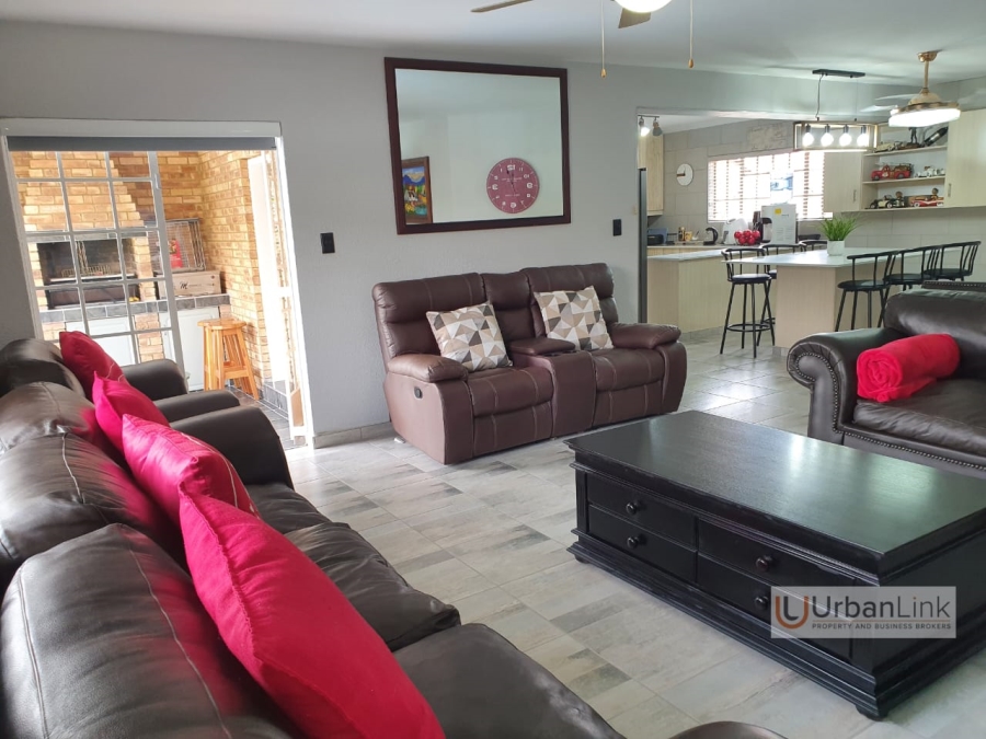 3 Bedroom Property for Sale in Safari Gardens North West